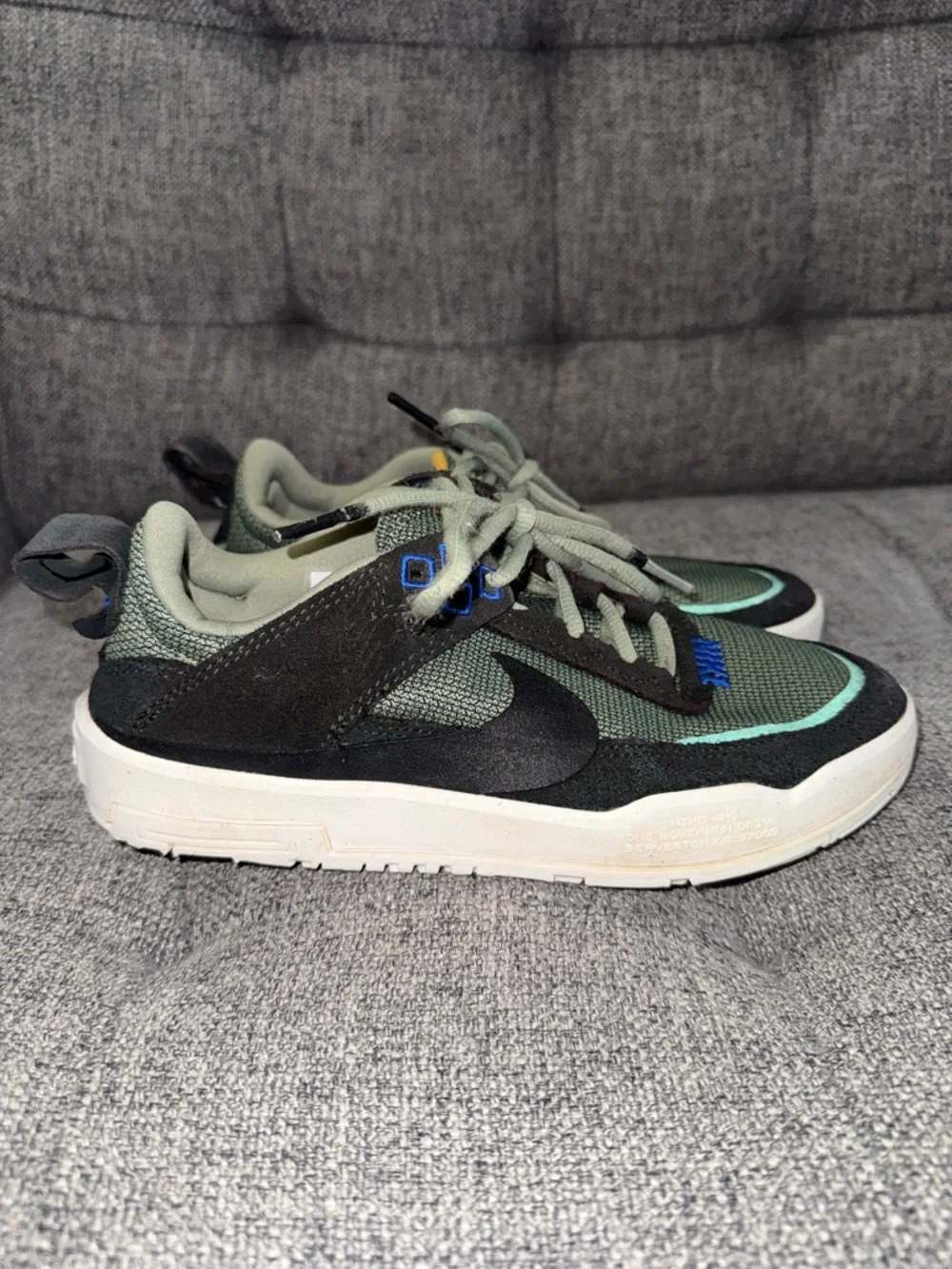 Nike SB Day One green and black colorway youth size 4